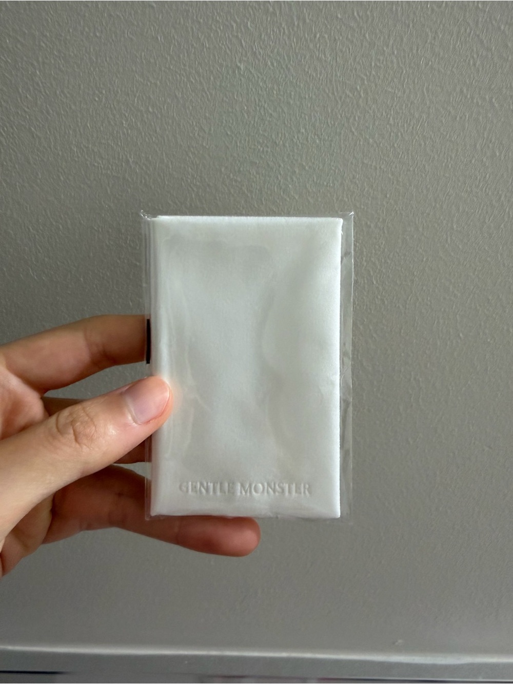GENTLE MONSTER White cloth for glasses